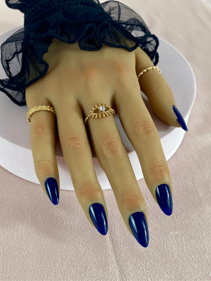 Kit de faux ongles réutilisables avec une couleurs bleu électrique de forme amande.