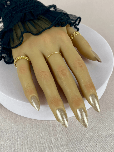 Faux ongles réutilisables, couleur doré, en forme d'amande, avec un fini brillant pour un look de fêtes de fin d'année ou occasions spéciales.