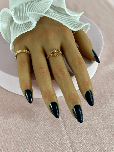 Faux ongles réutilisables, couleur noir, en forme d'amande et finition brillante.