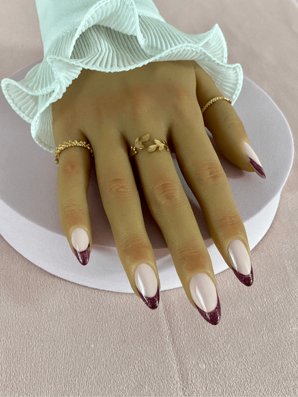 Ensemble de faux ongles réutilisables avec une French manucure violette pailleté, en forme d'amande, pour un style moderne et glamour.