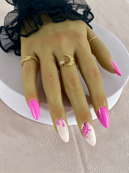 Faux ongles réutilisables, rose fluo et nude, avec un nail art pastèque et goutte rose fluo, en forme d'amande, finition brillante et mat sur les nail art.