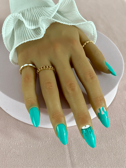 Ensemble de faux ongles réutilisables de couleur bleu turquoise, avec des gouttes rose clair, un nail art oeil, en forme d'amande, finition brillante.