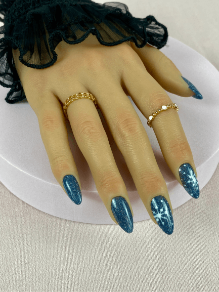 Ensemble de faux ongles réutilisables bleus pailletés, en forme amande, pour un style moderne et festif.