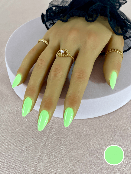 Ensemble de faux ongles réutilisables à coller à l'aide d'adhésifs avec une couleur vert pomme et une forme amande. 